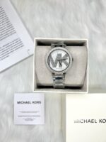 Reloj MK mujer plateado cristales - Imagen 4