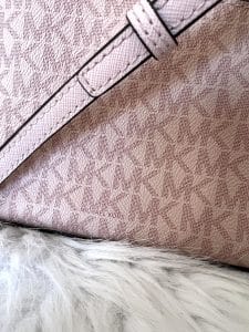 Crossbody Mk monograma rosada - Imagen 2