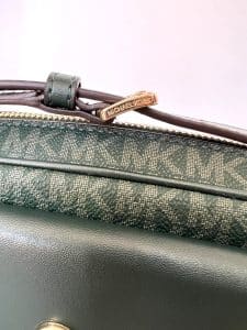 Crossbody MK monograma verde - Imagen 5