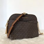 Crossbody MK monograma café