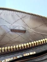 Crossbody MK monograma café - Imagen 4