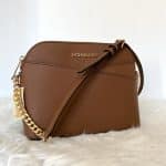 Crossbody MK café liso
