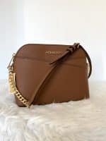 Crossbody MK café liso