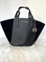 Tote MK negra aplicación terciopelo