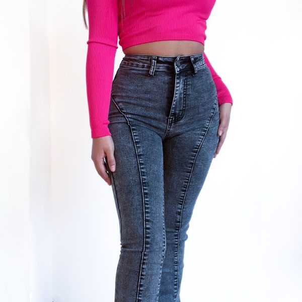Jeans básico flare gris costura