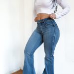 Jeans Paradise flare azul focalizado