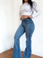 Jeans Paradise flare azul focalizado